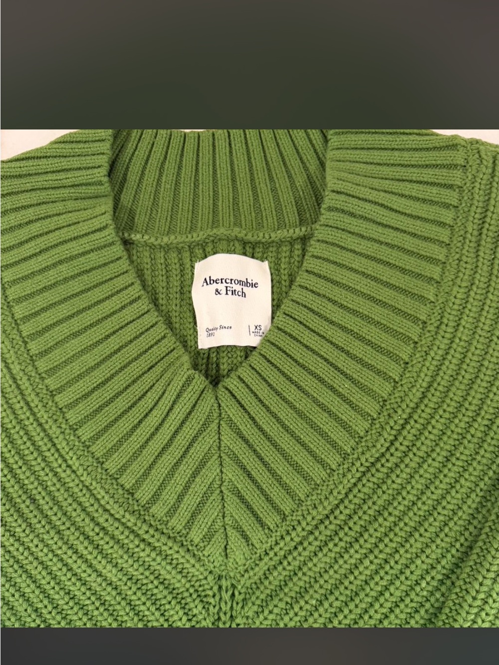 XS Abercrombie & Fitch Green V-Neck Ribbed Sweater - Picture 3 of 3